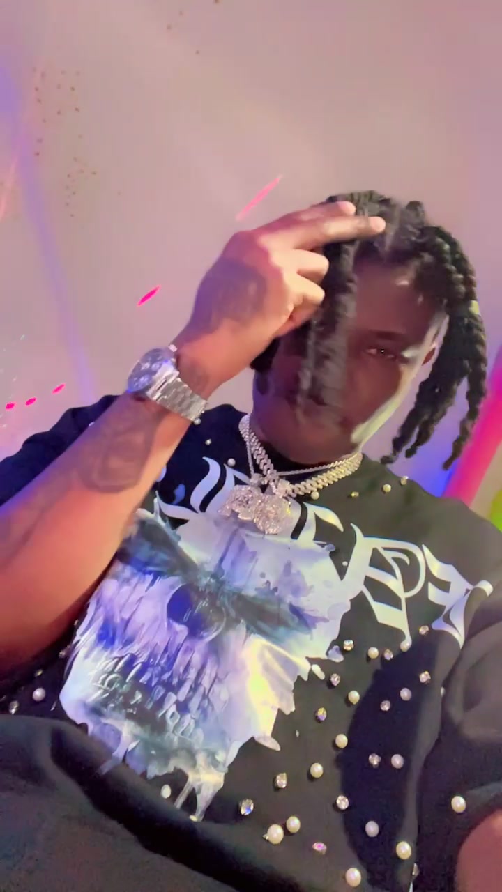 @𝐓𝐡𝐮𝐠 𝐟𝐚𝐦𝐨𝐮𝐬 music