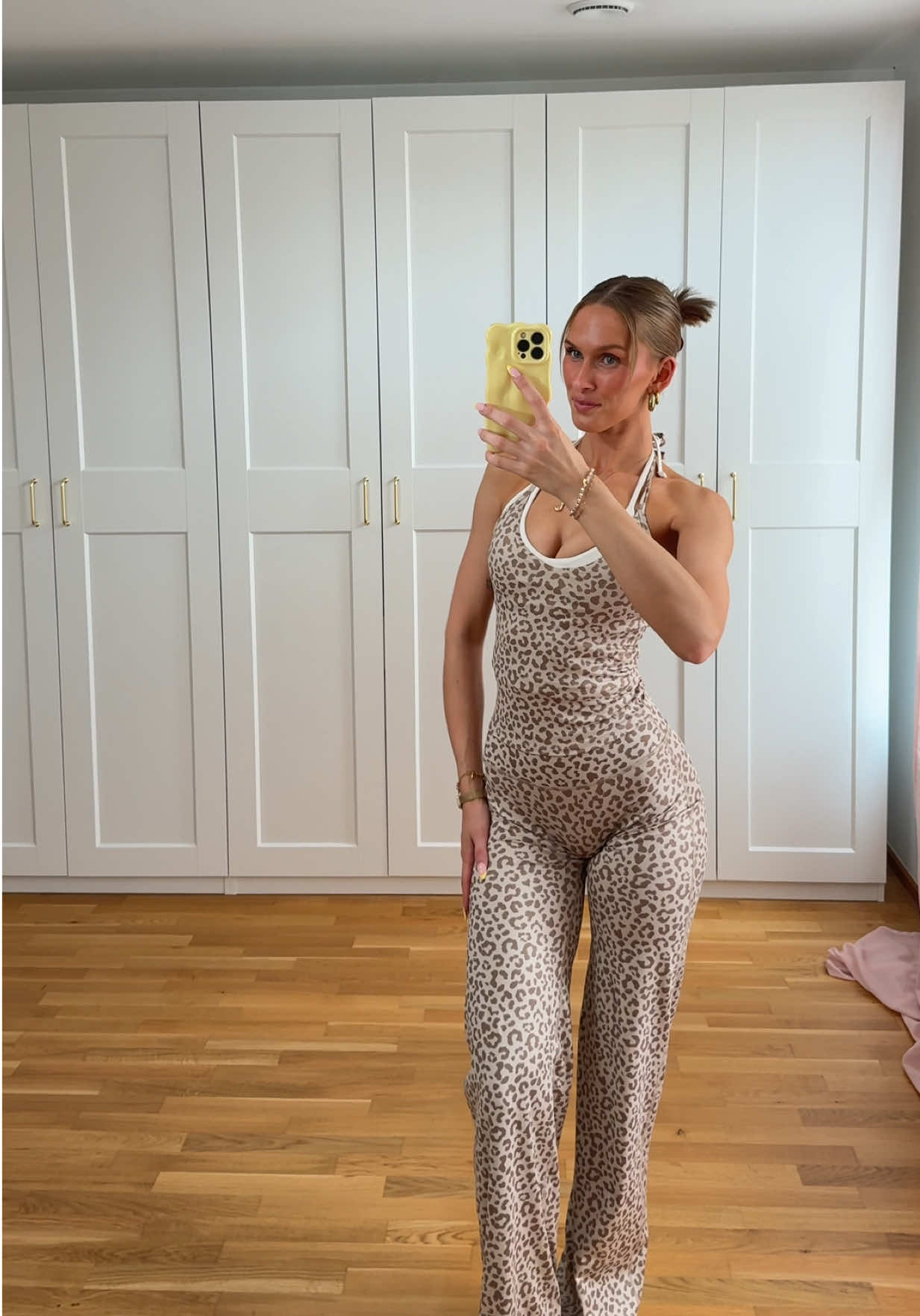 @julia | tall gym girl