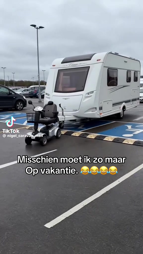 @Op weg naar de rolstoelbus