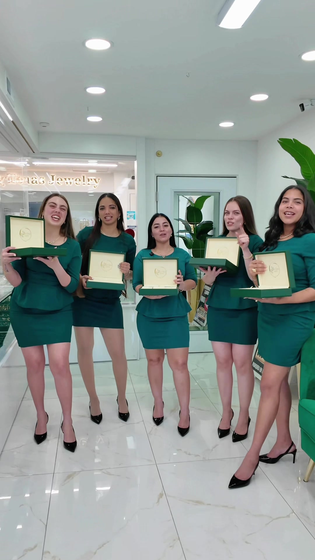 @LAS TUNAS JEWELRY LLC