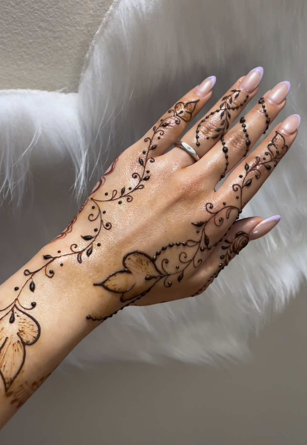 @charmsofmehandi