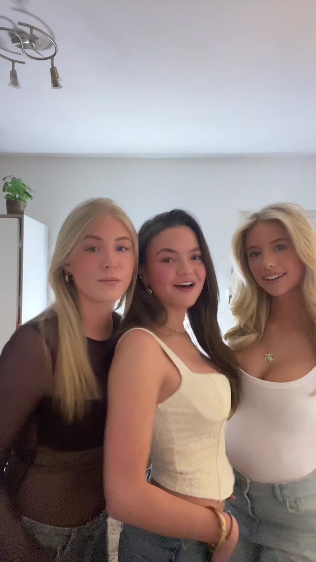 @𝑅.