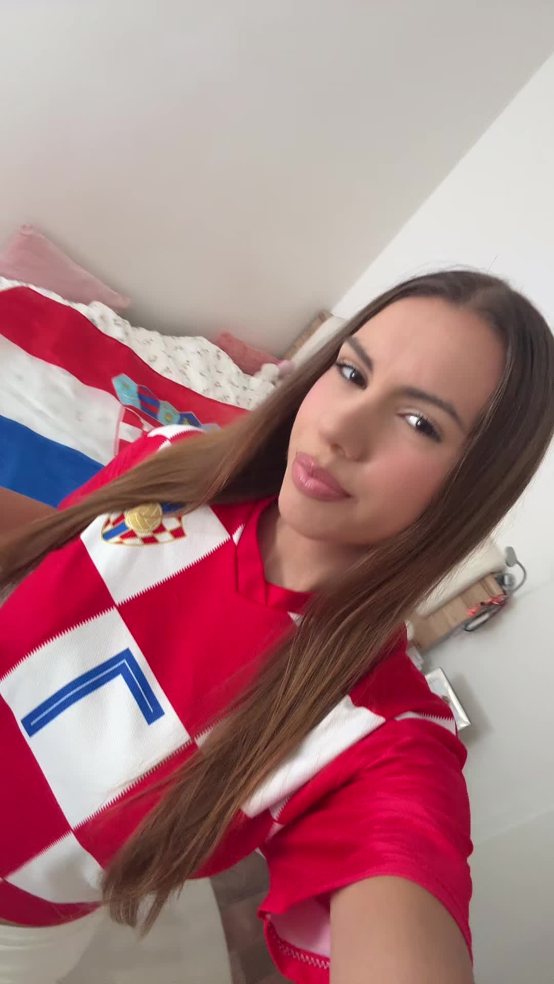 @Nela🇭🇷
