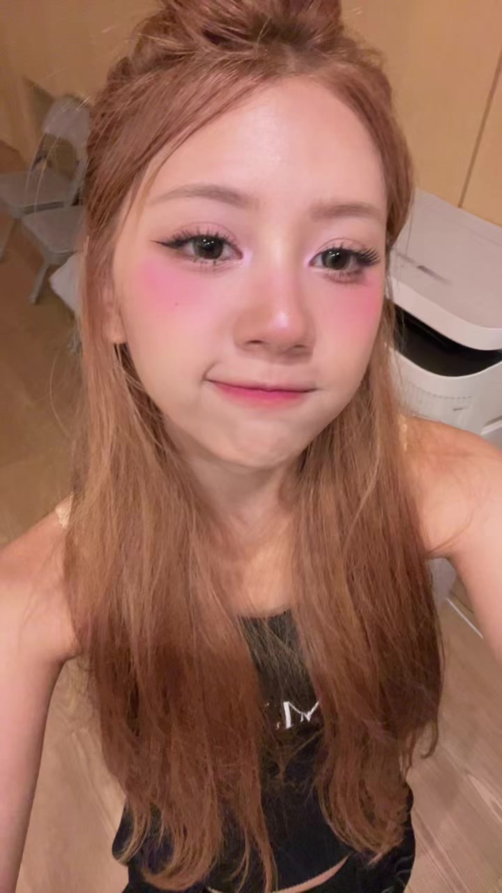 @queenzeye_official