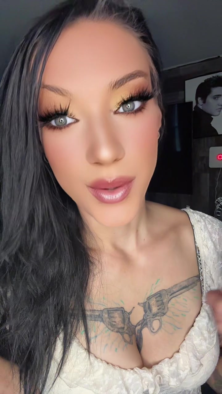 @The-Queen-of-Misfits