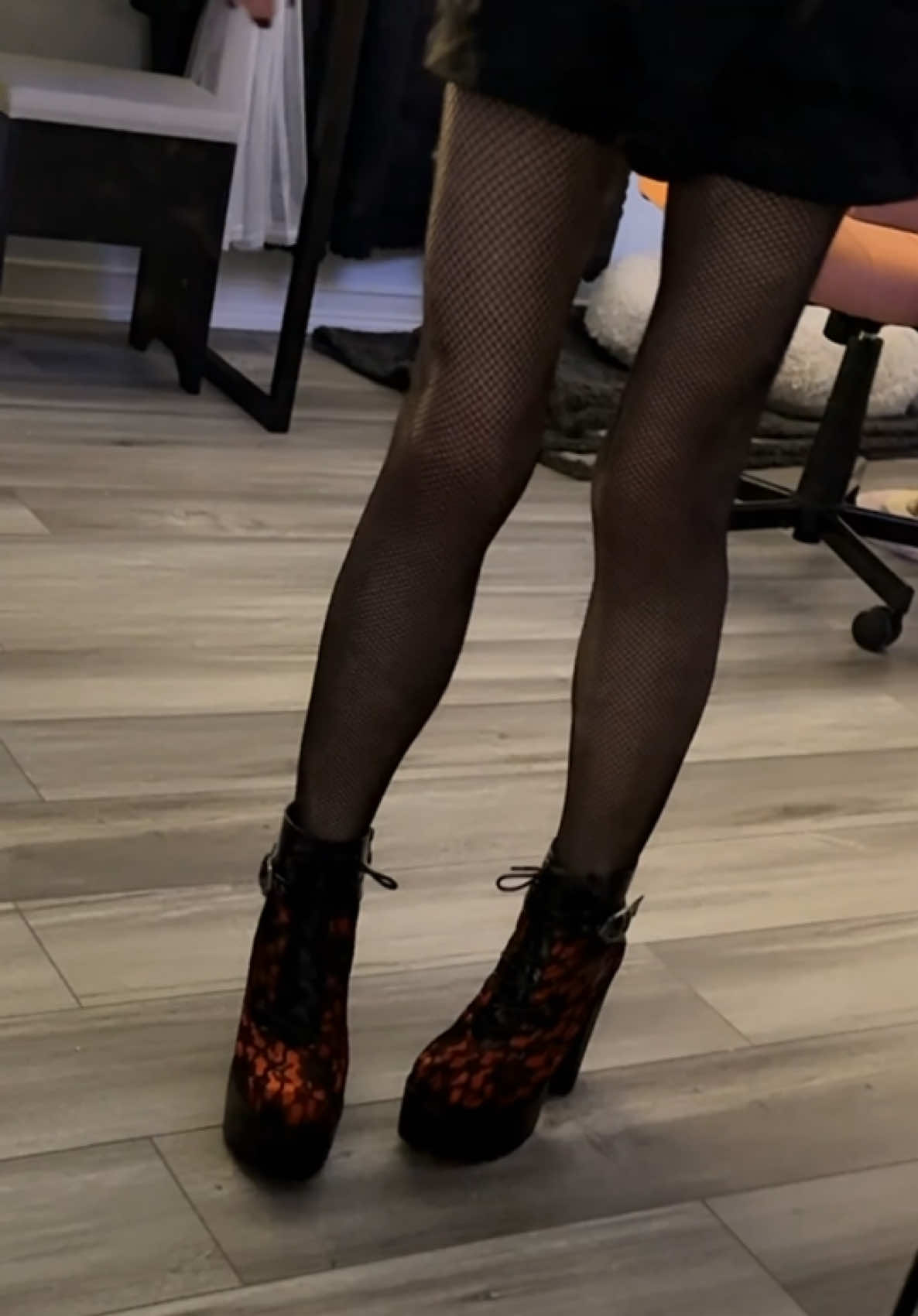 @𝒟𝒶𝓇𝓀𝒲𝑜𝑜𝒹𝓈