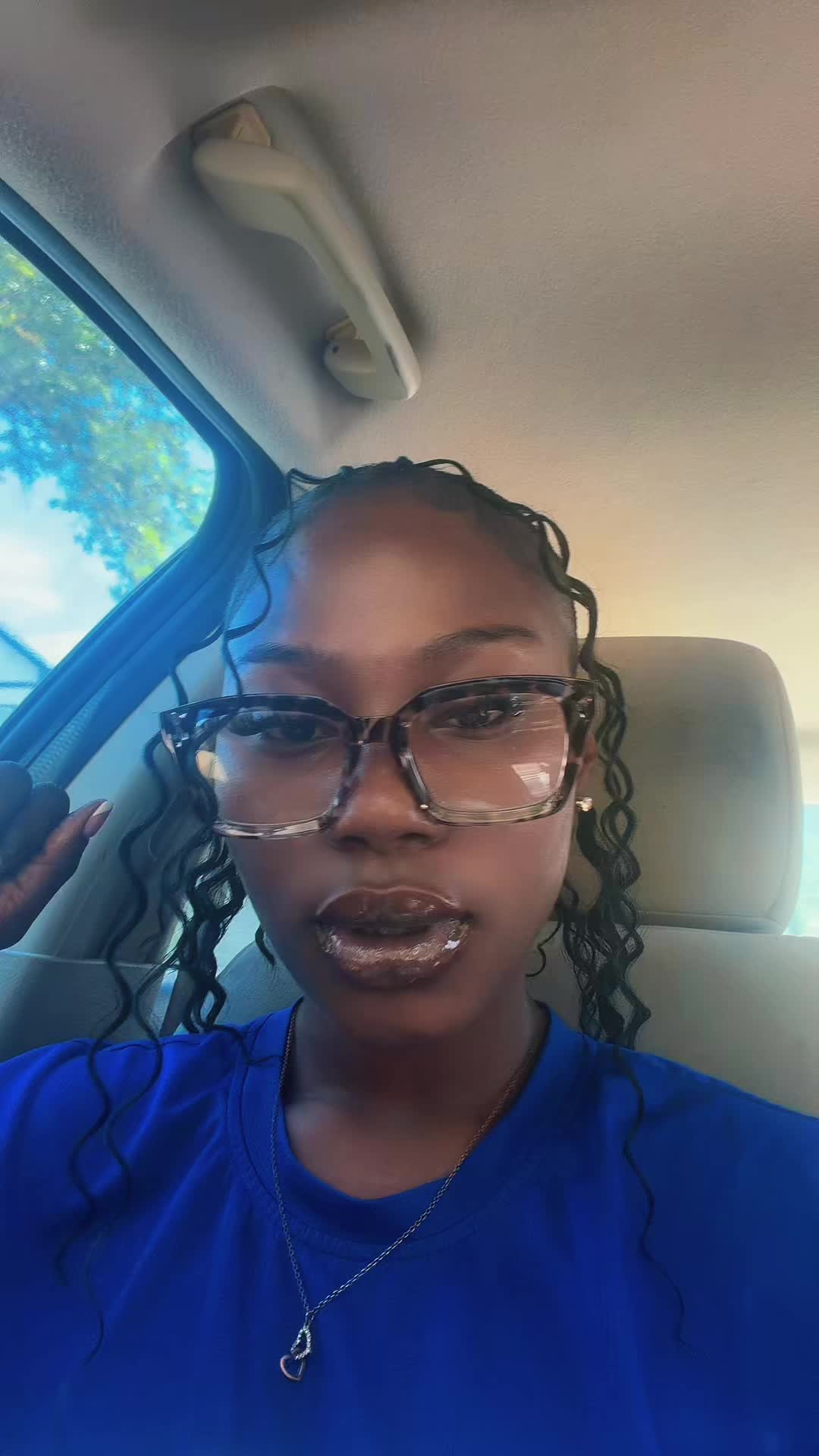 @Nanieee