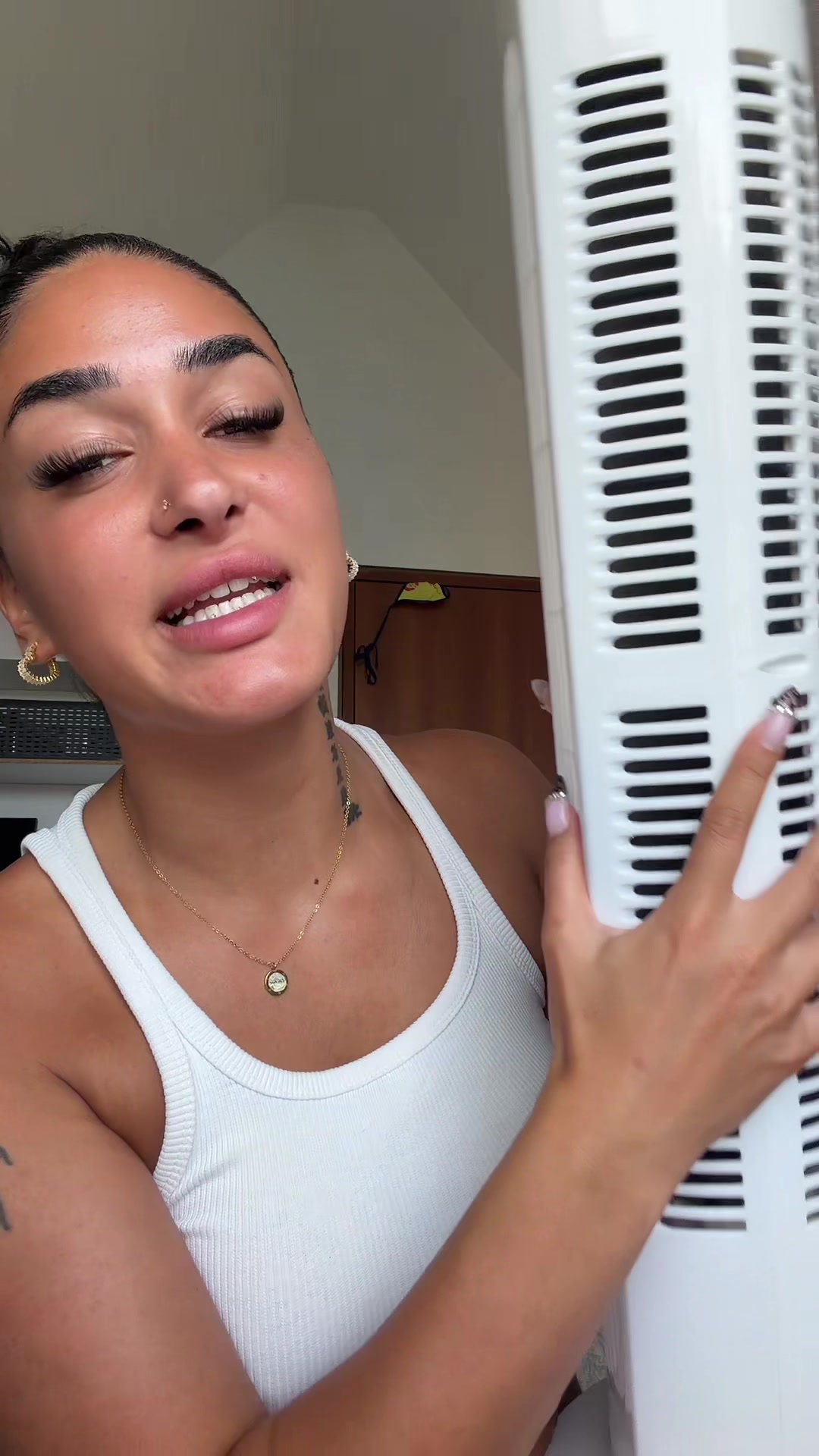 @Vinoschh