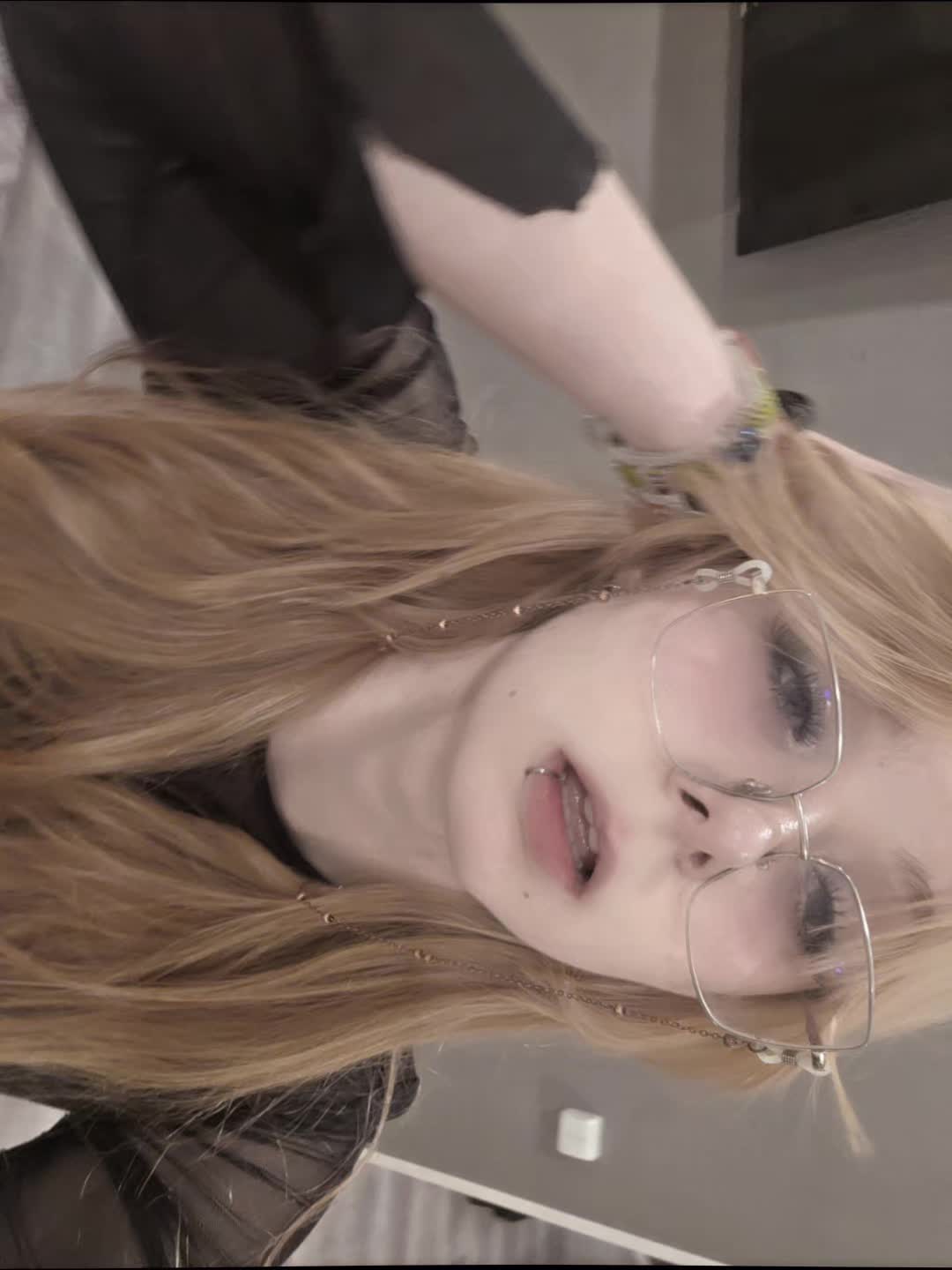 @.@