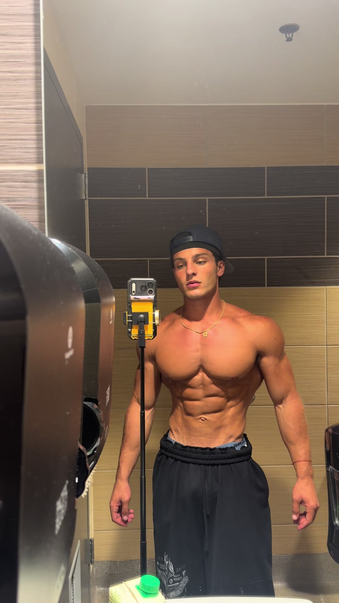 @alexaaronn