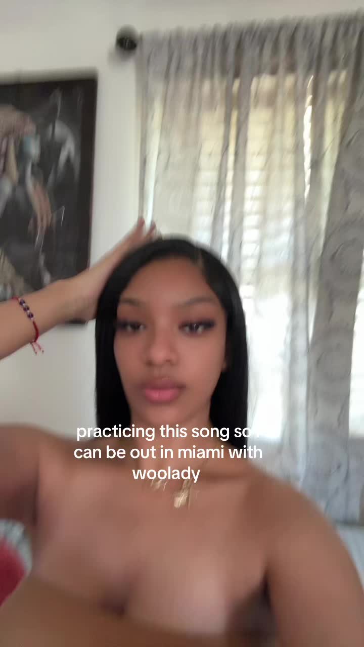 @E👅