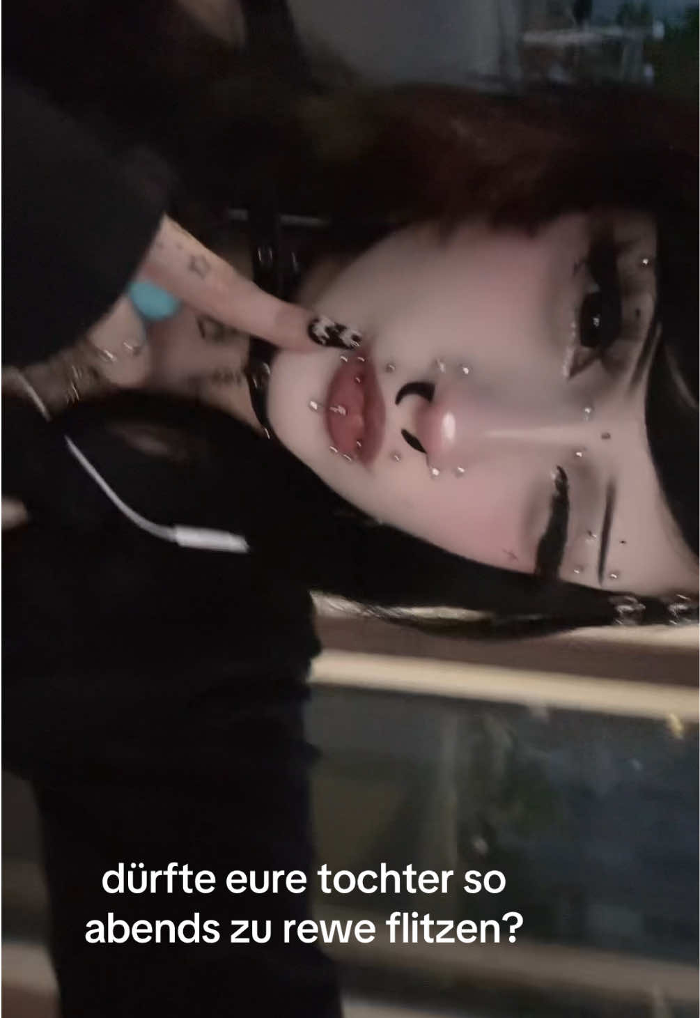 @lari ૮ ․ ․ ྀིა