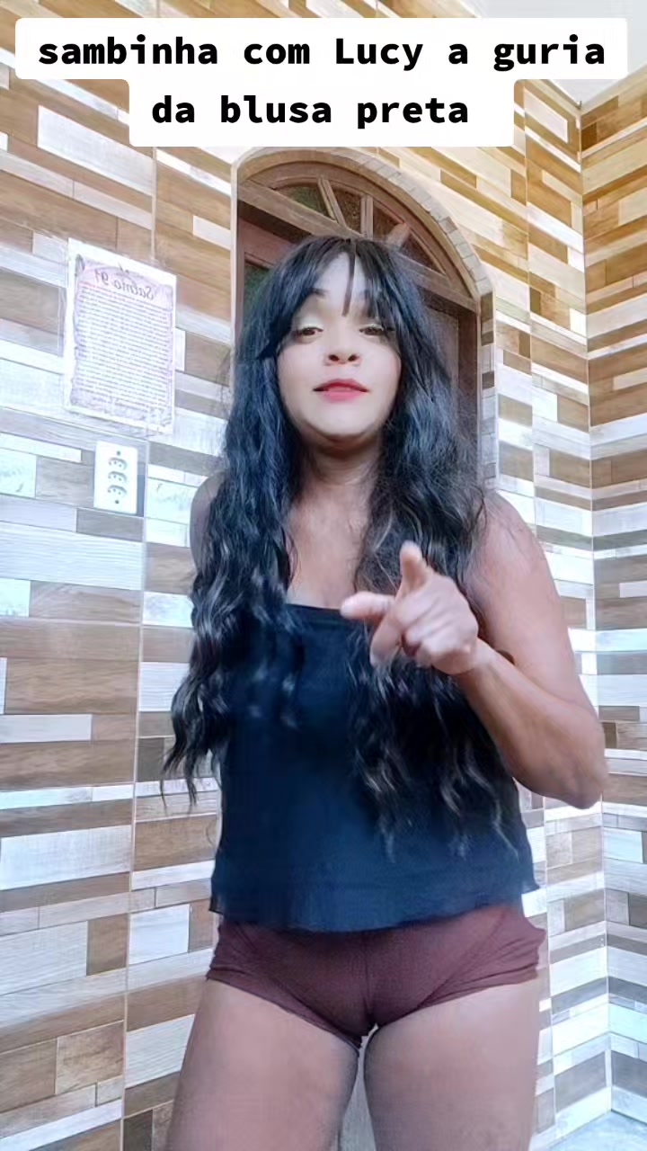 @Lucy a guria do short sexy