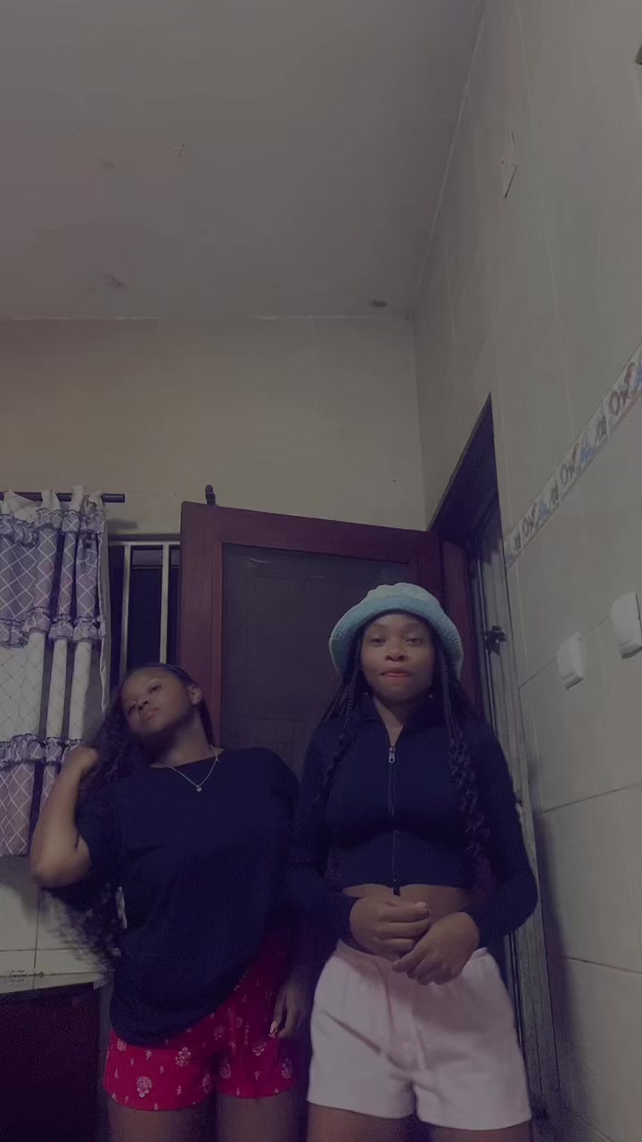 @𝐵𝓇𝒾𝓉𝓃𝑒𝓎🦋
