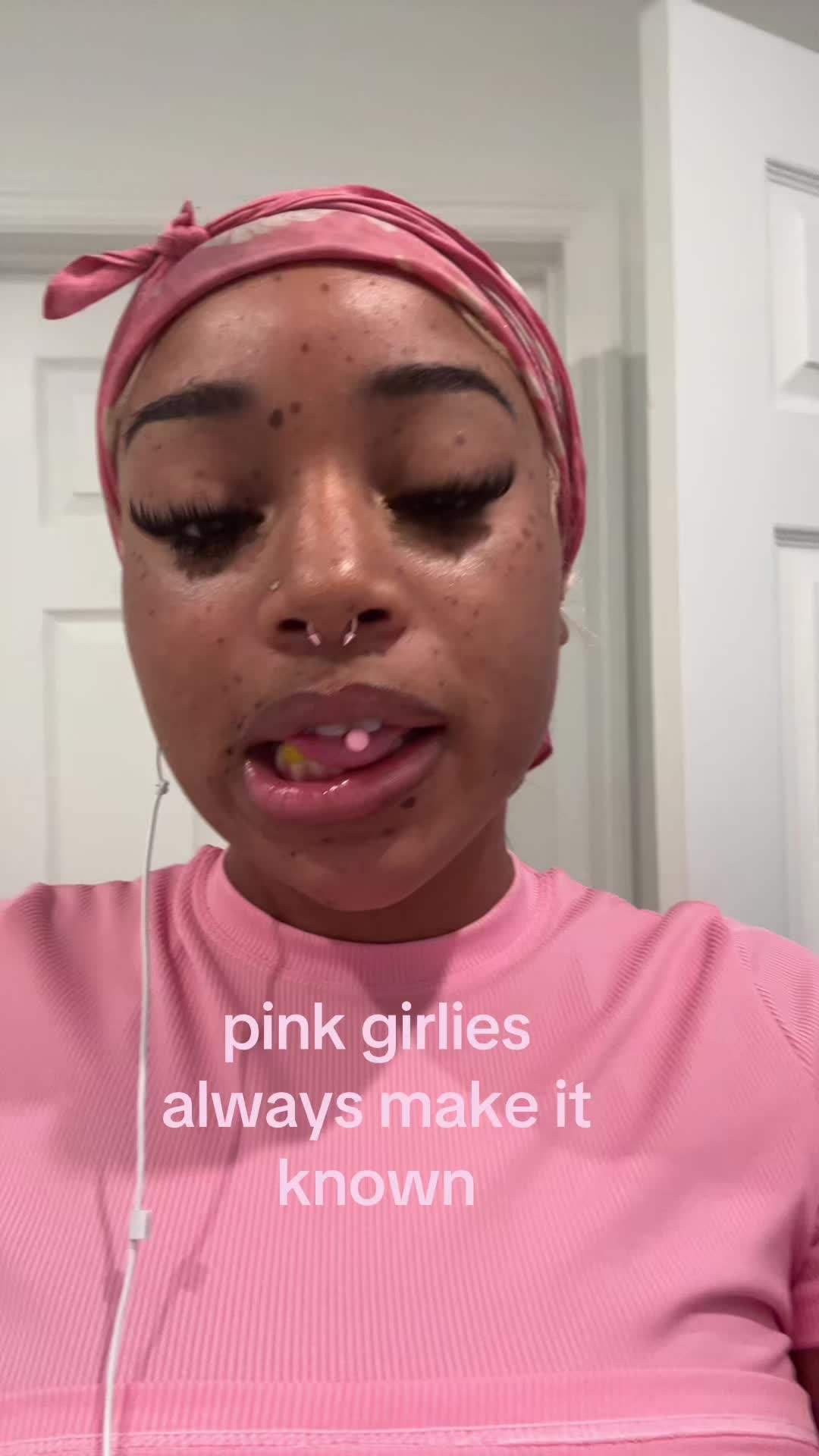 @👩🏽🦰