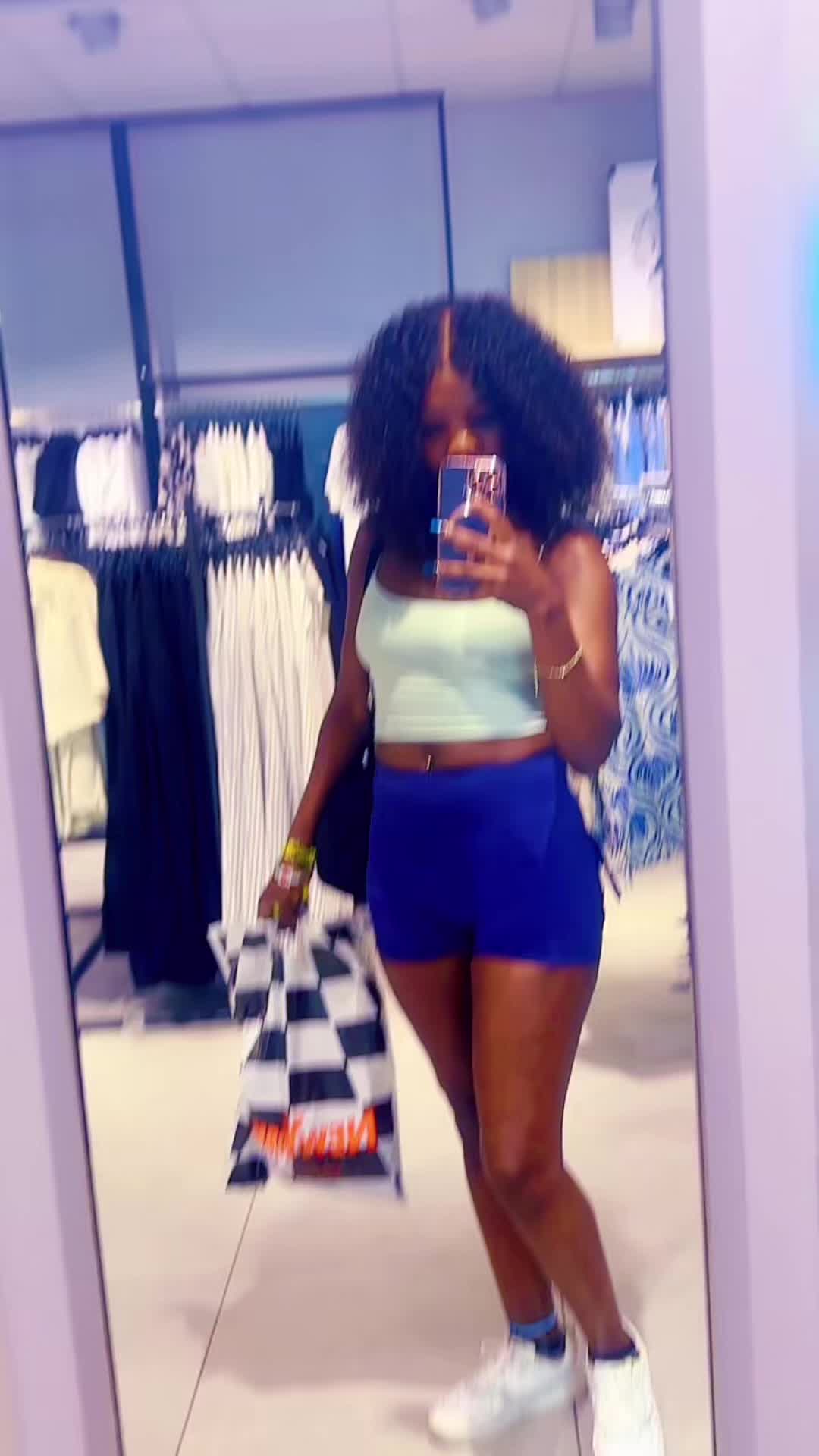 @Queen Luna🇨🇭🇰🇪