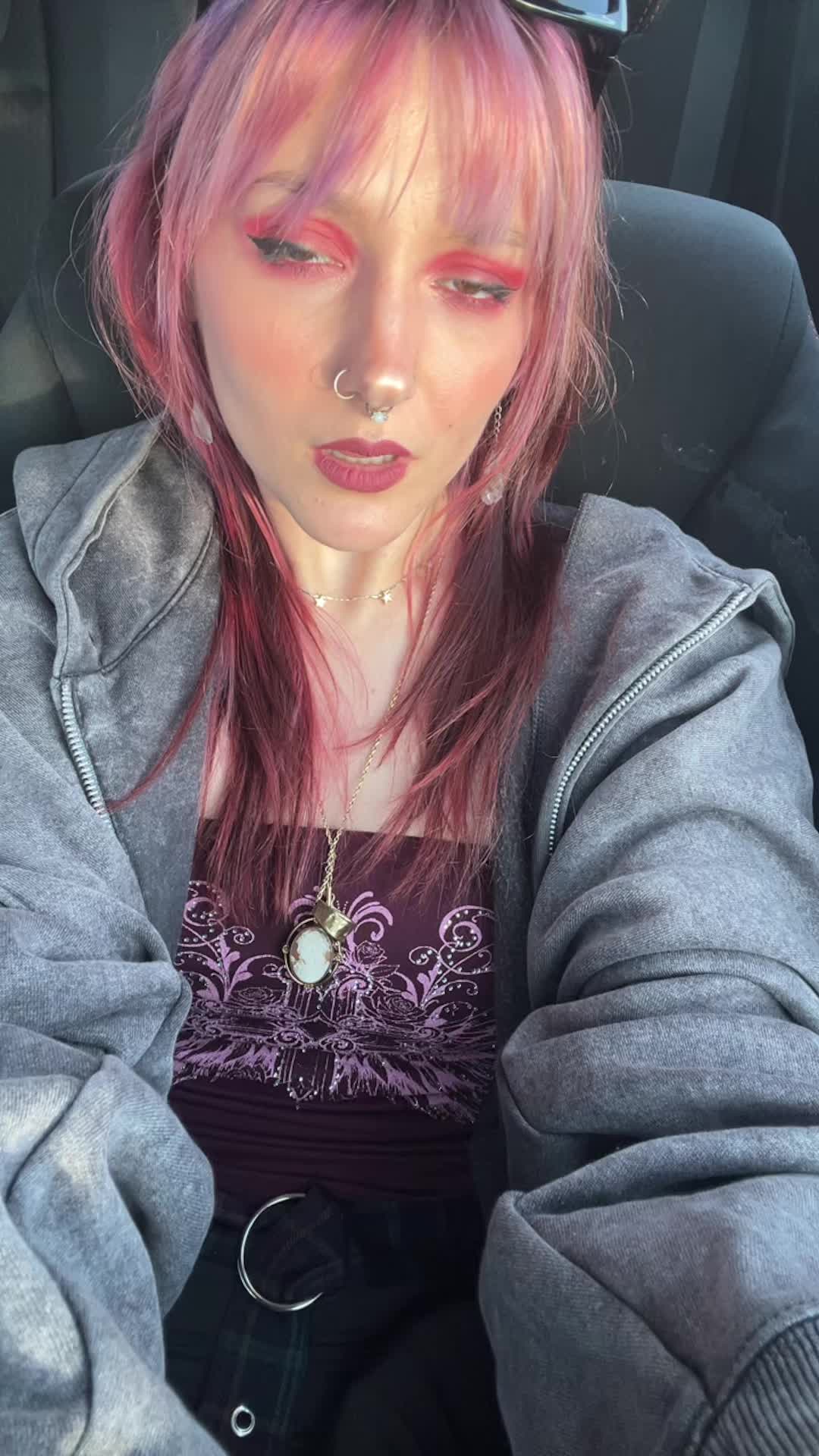 @<3