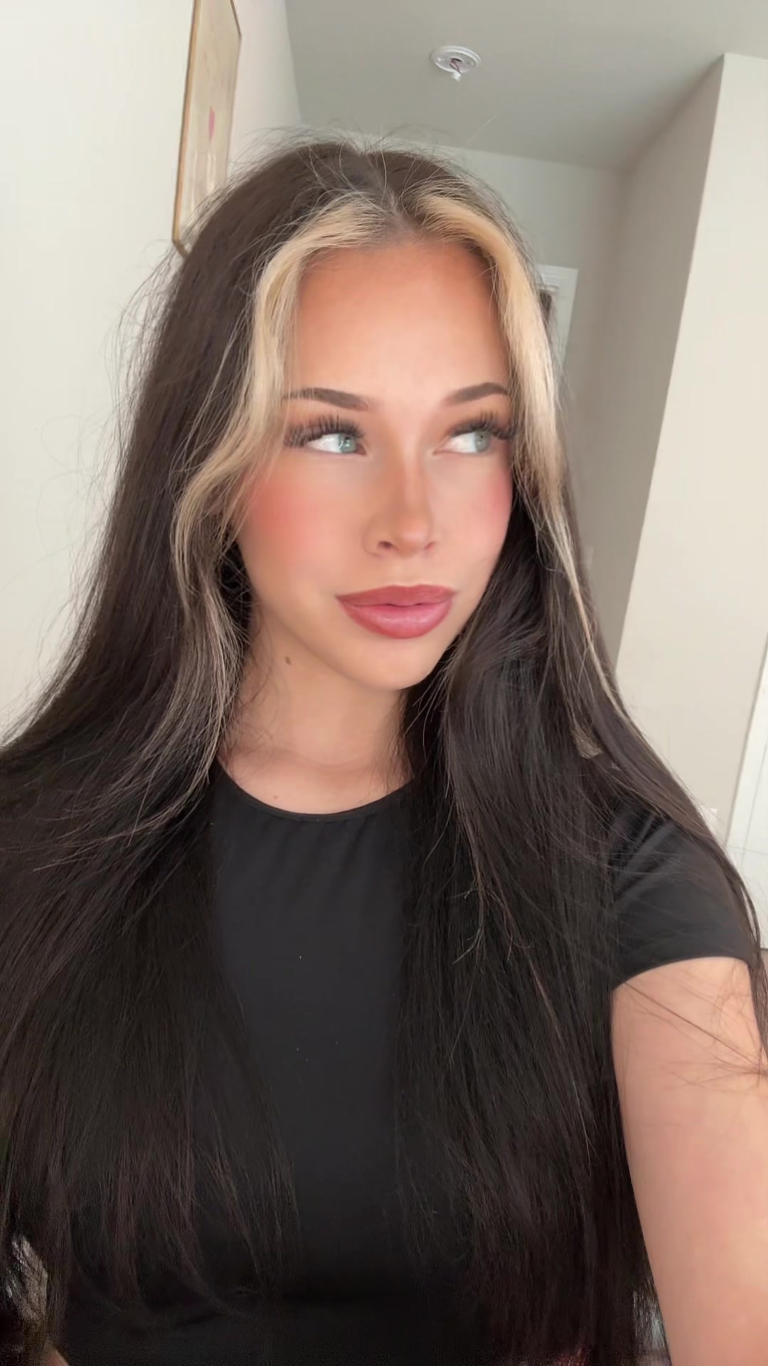 @Ava
