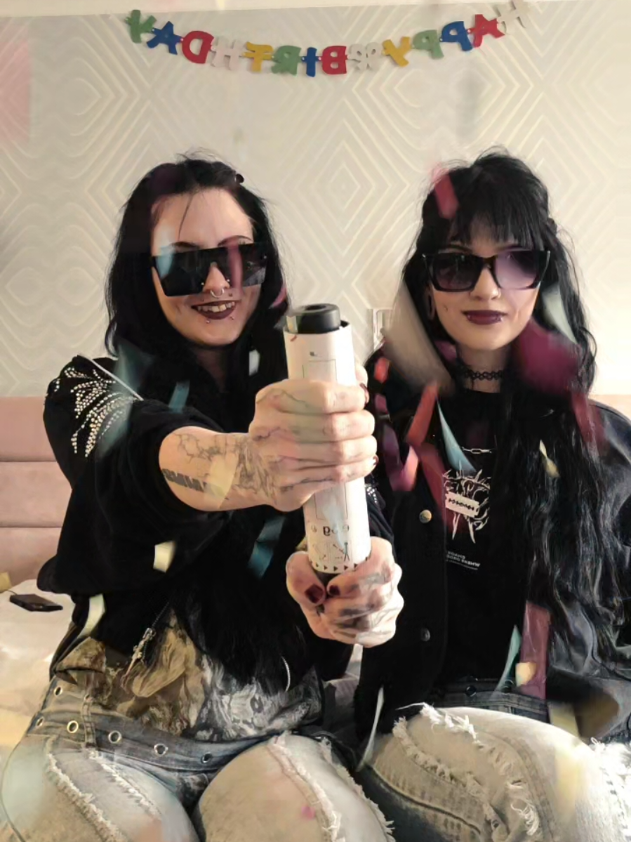 @Scene.twins