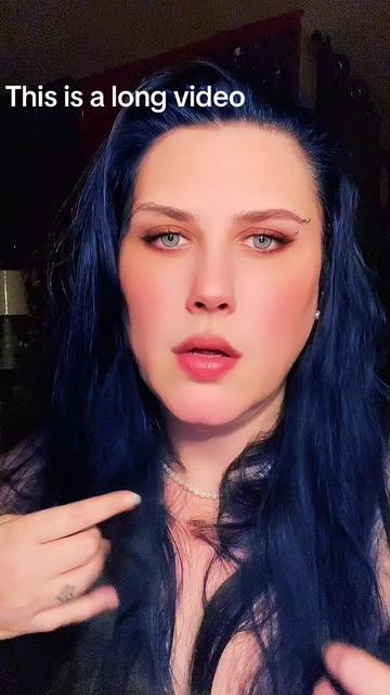@QweenOfSatire