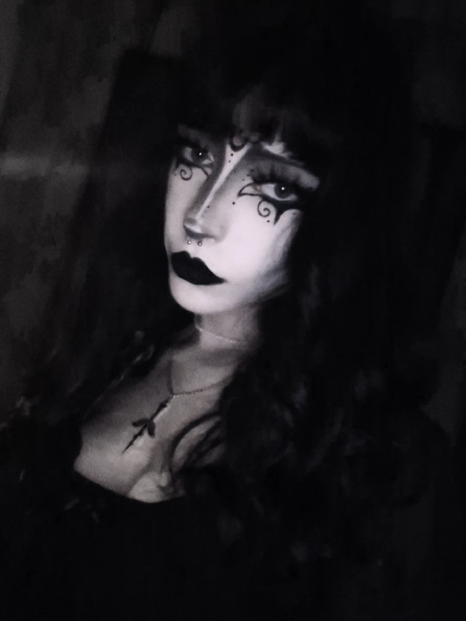 @*✧+*.𝐸𝑚𝑦.*+✧*