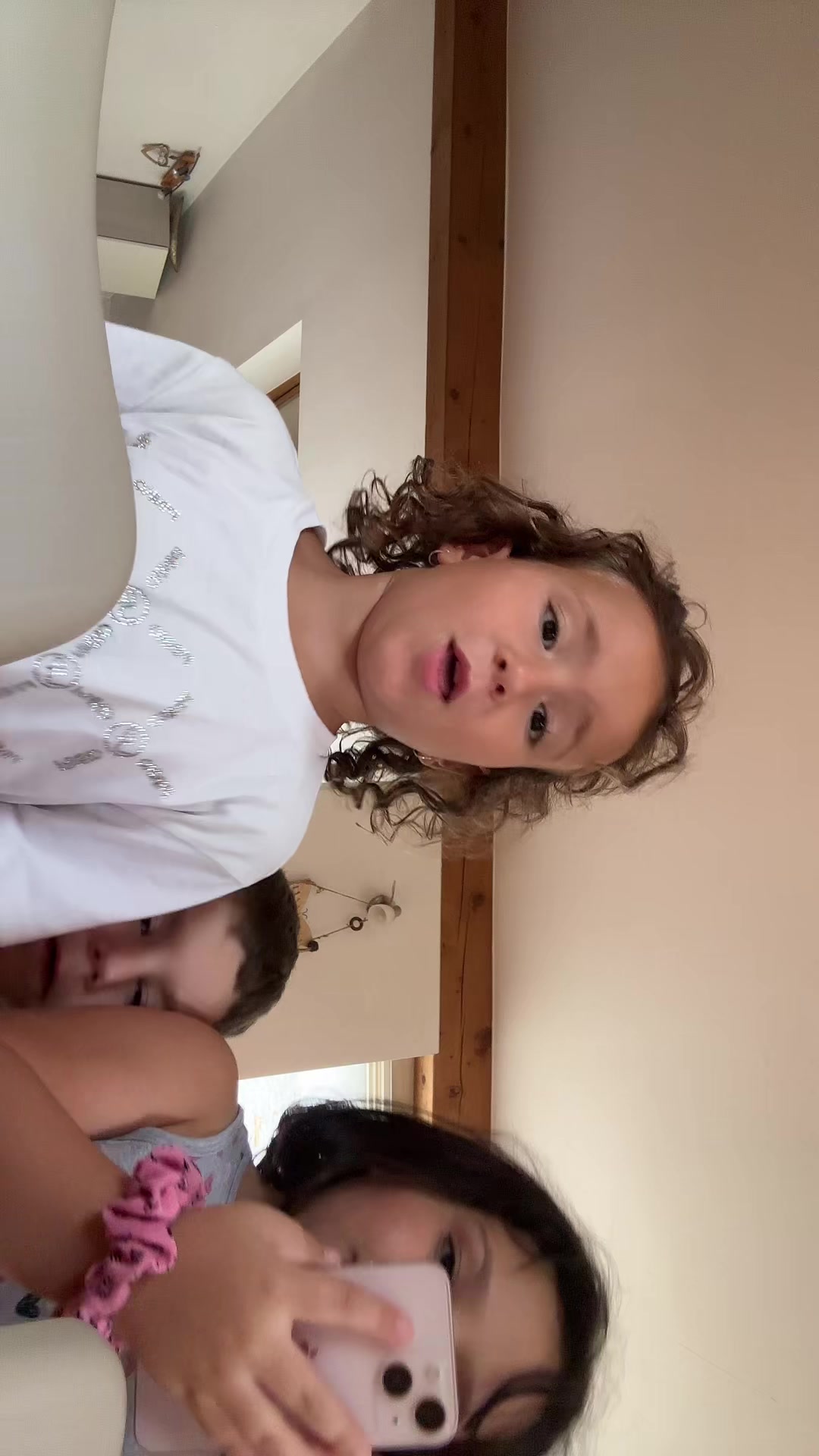 @carolinadecaro
