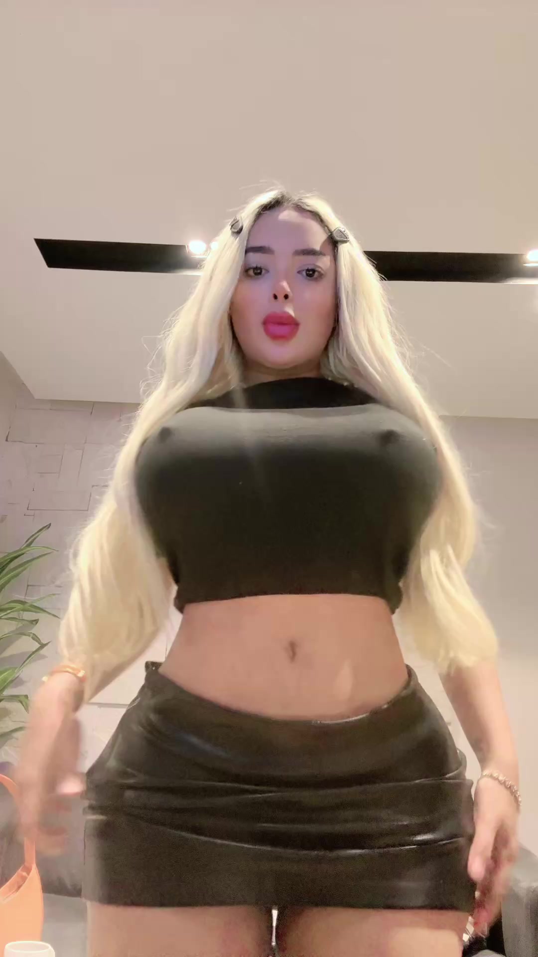 @1710lamu&ntilde;eca