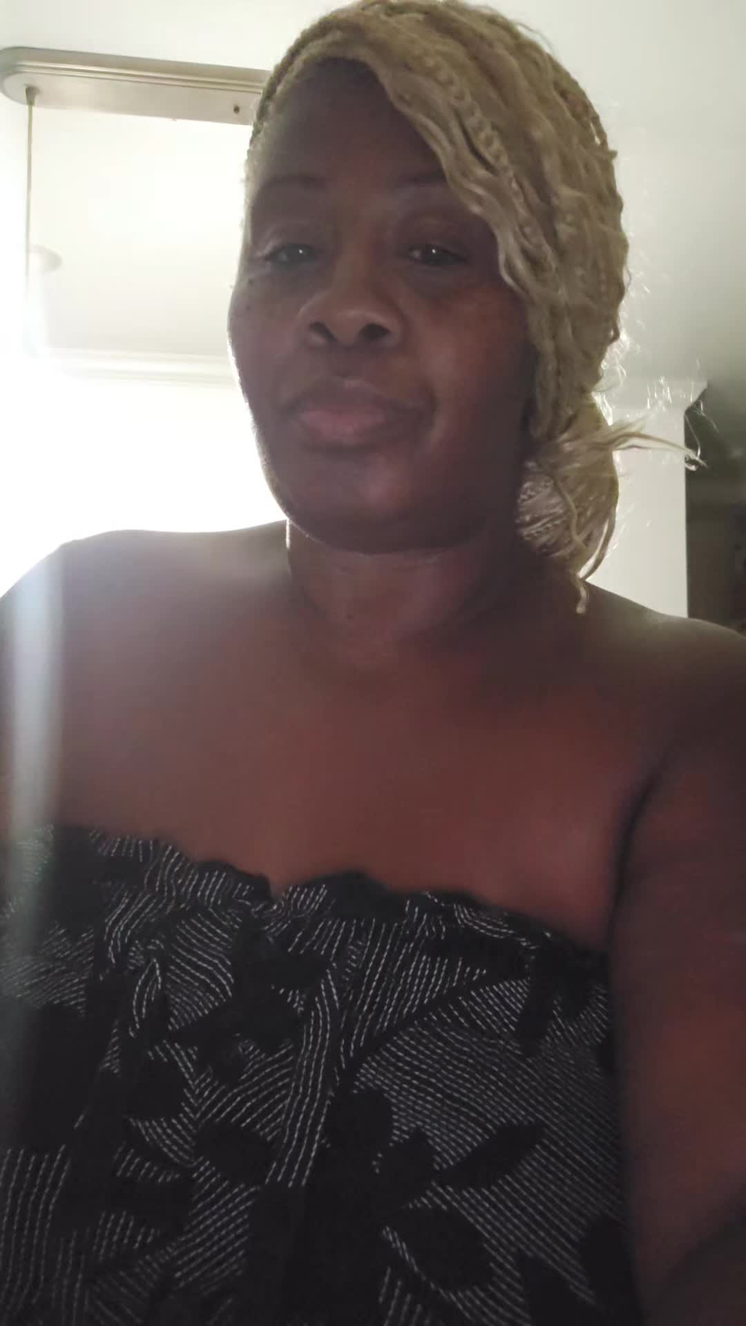 @Just_Q_