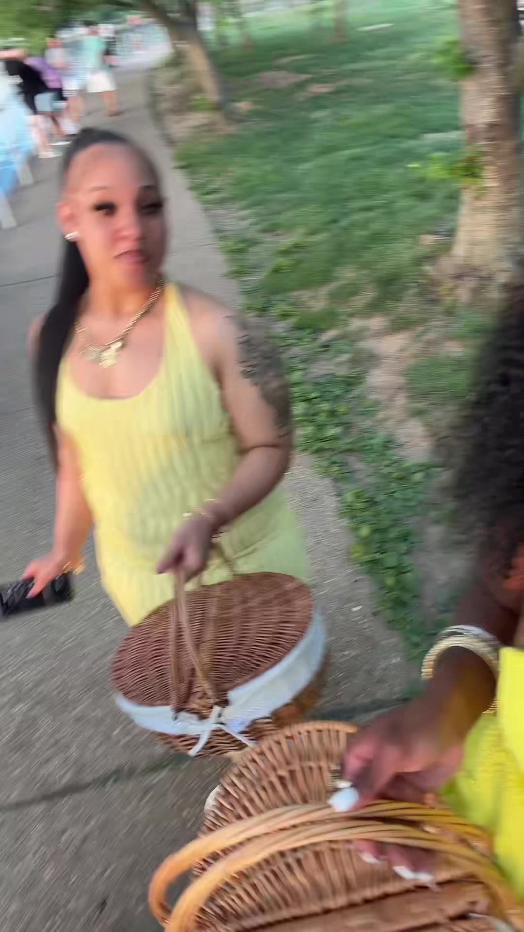 @Bri3