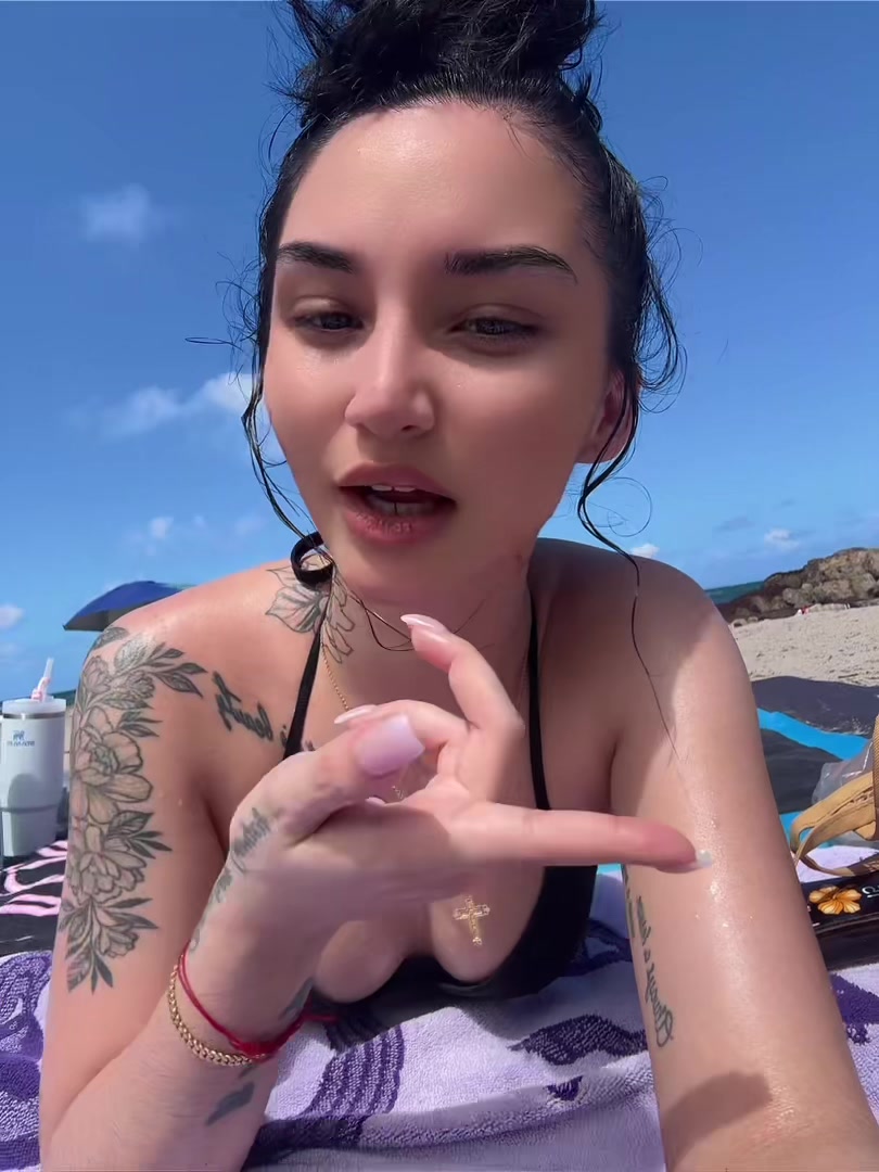@famoussjennn