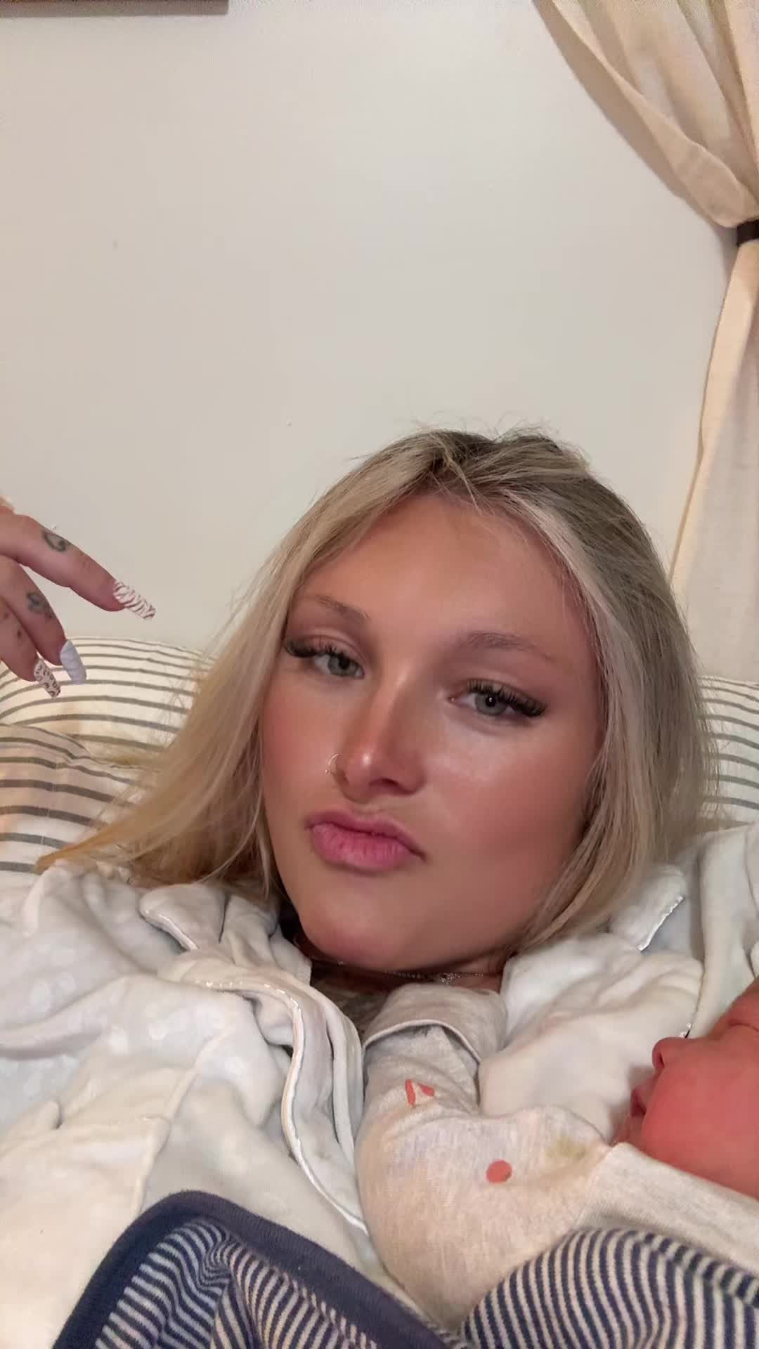 @Feefee😇