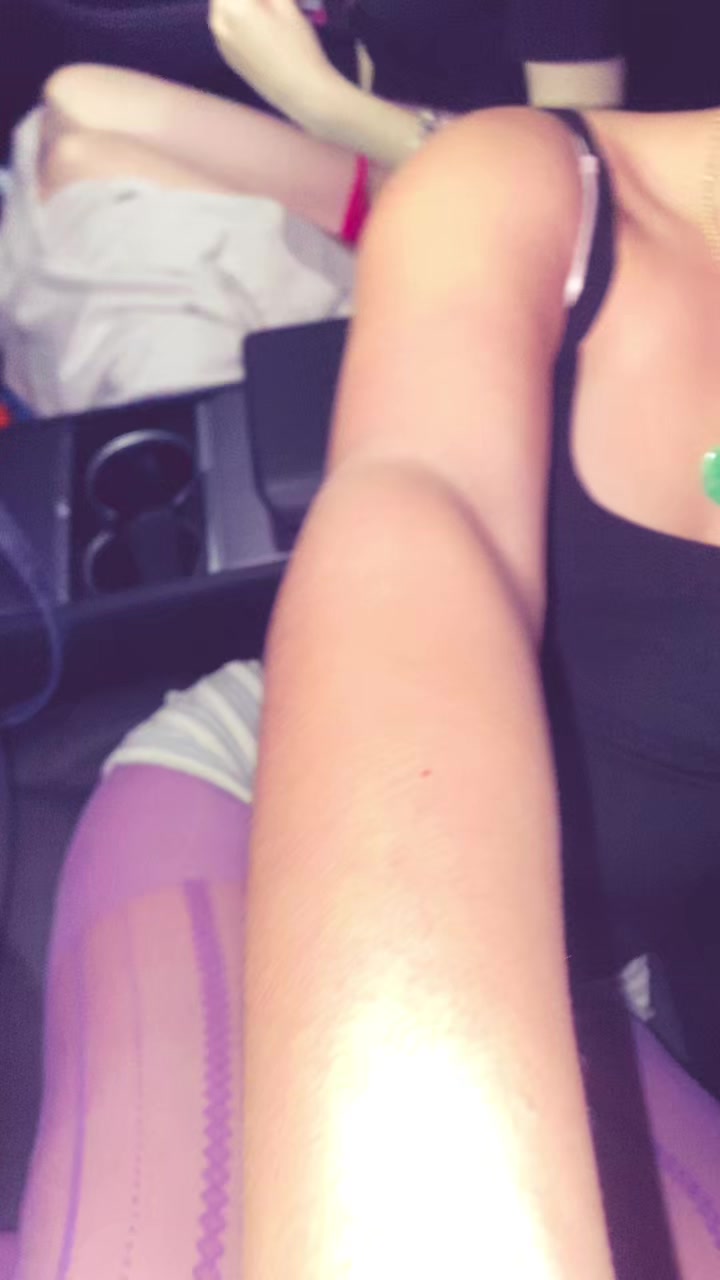 @evanika is a nail tech