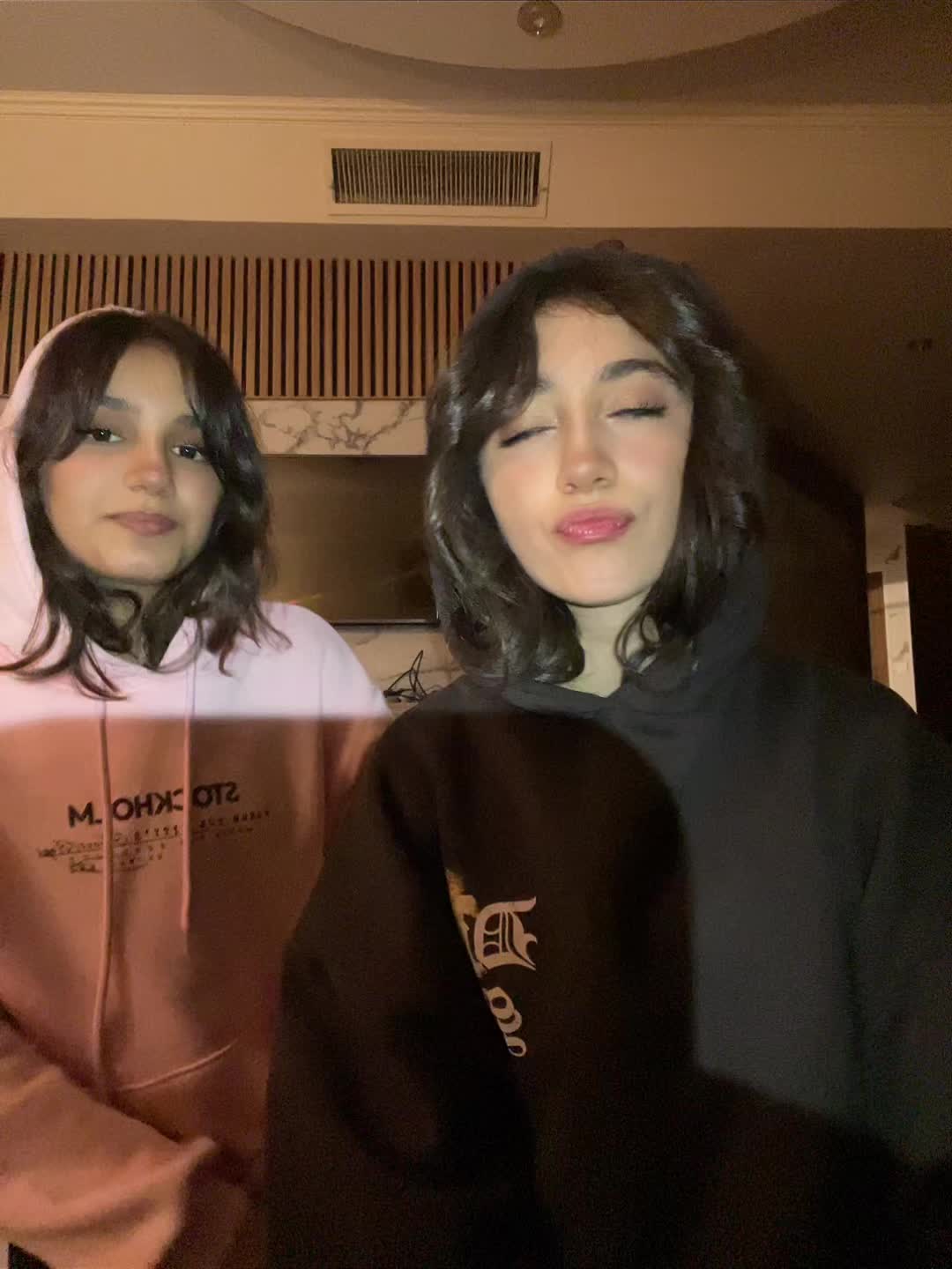 @𝒟