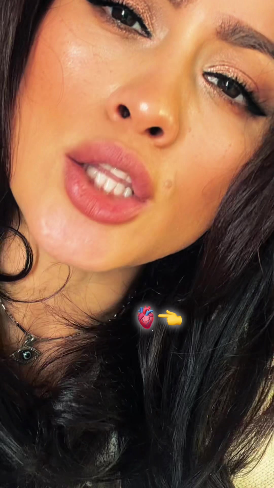 @Anahi