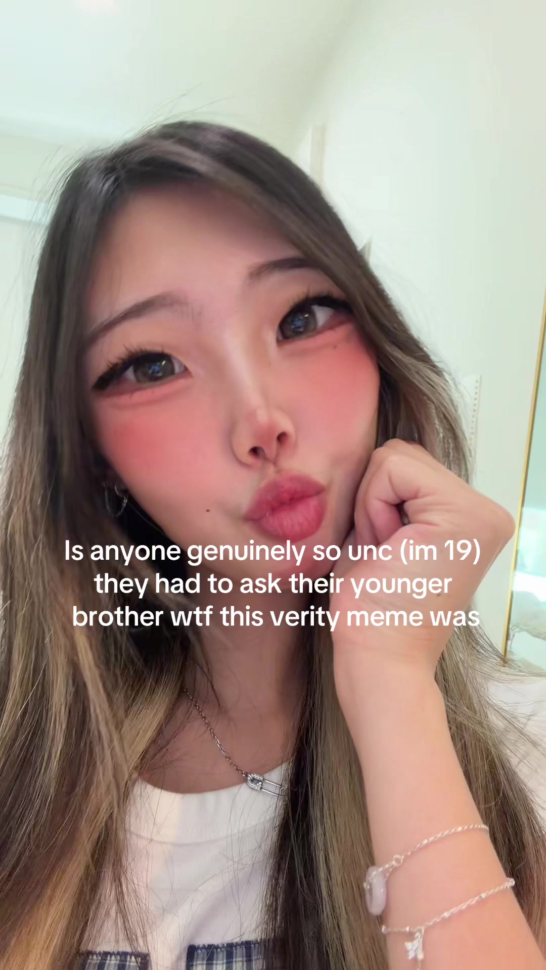 @adri_323_