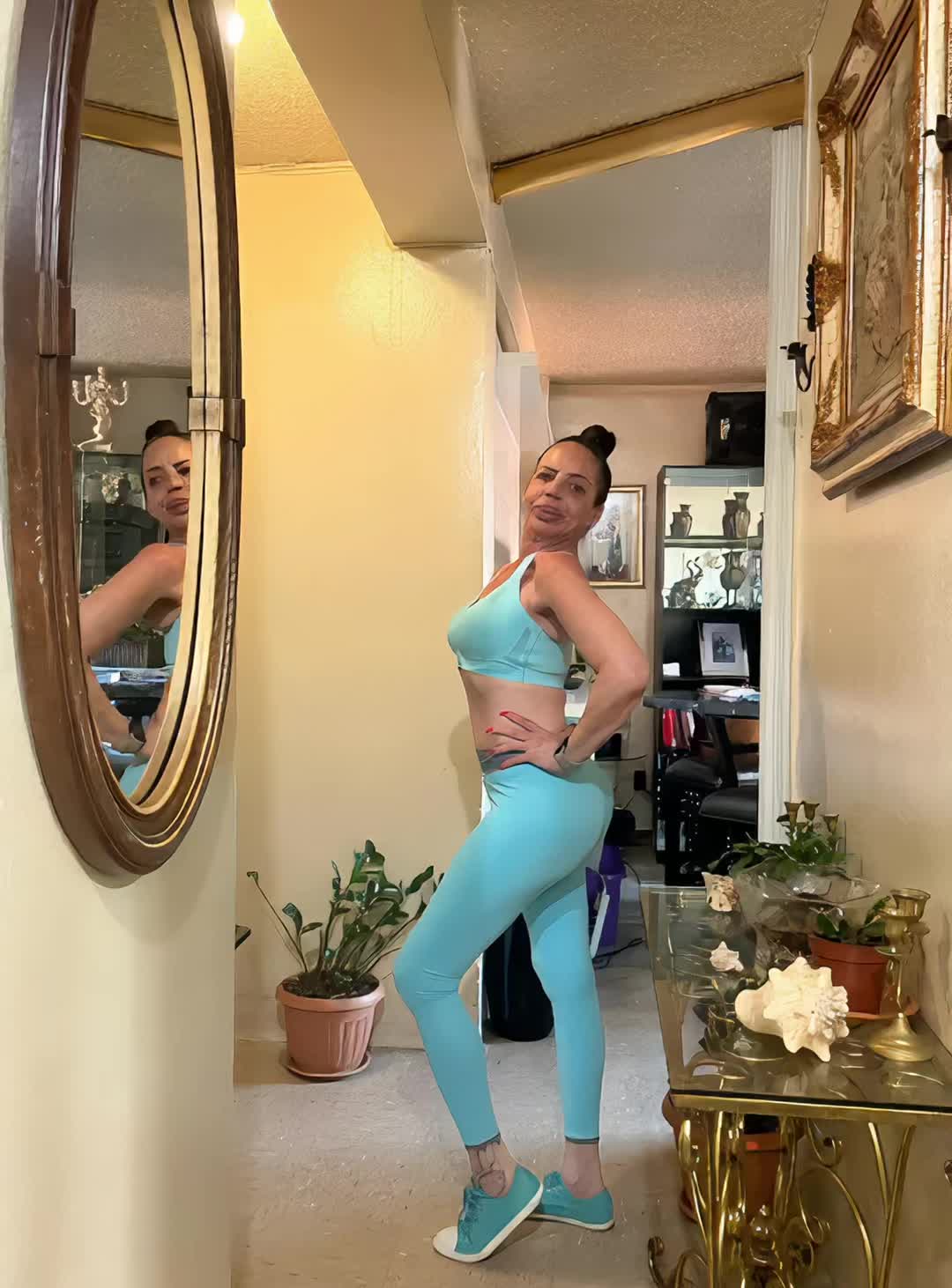 @Claudia Román