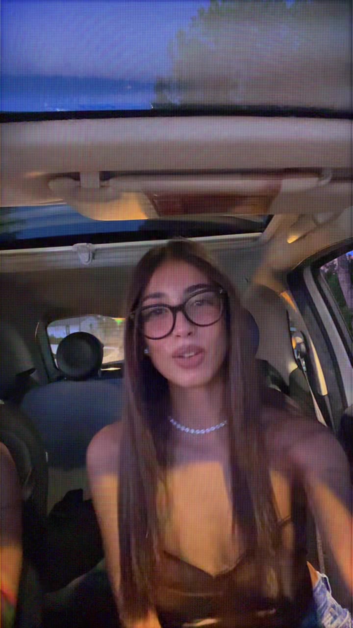 @Frizzii_