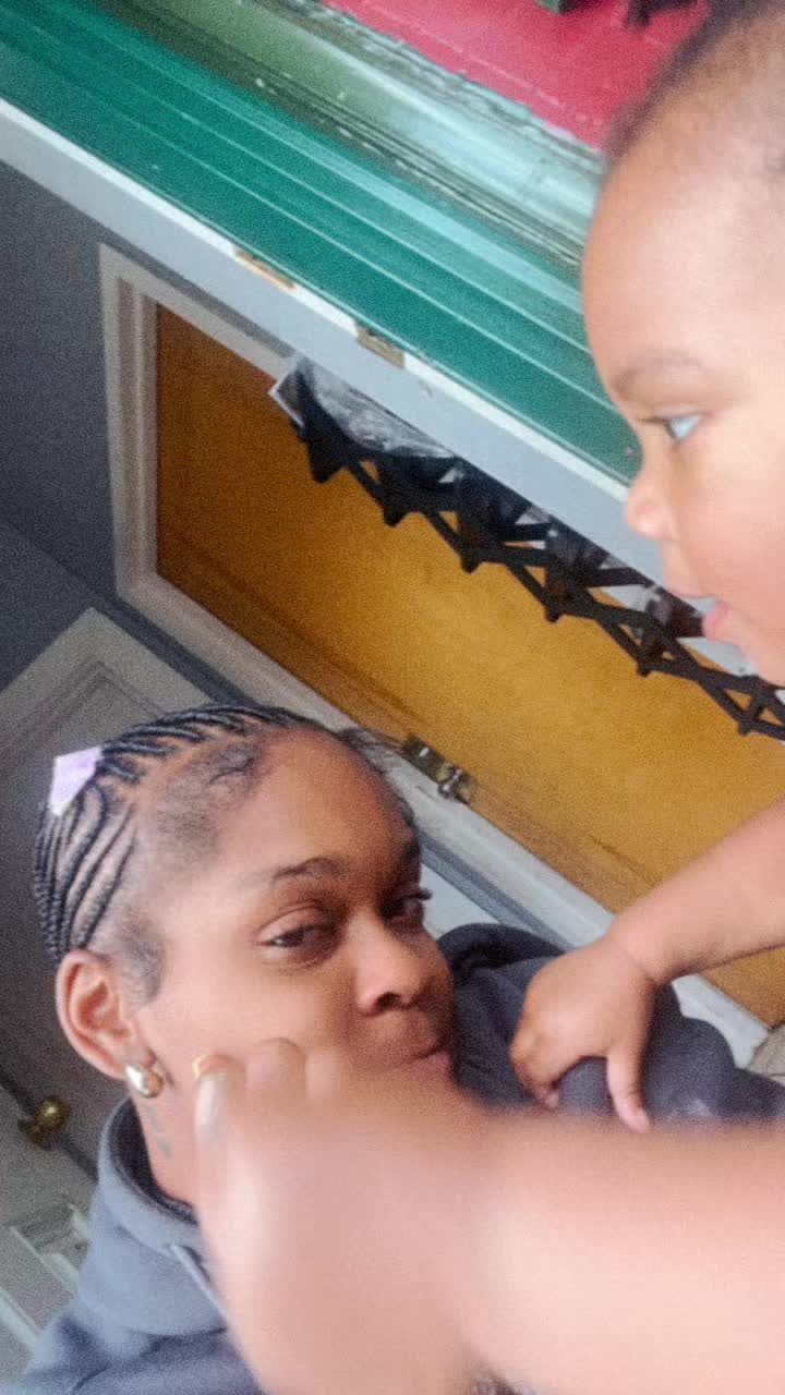 @girlwiththemissingtooth
