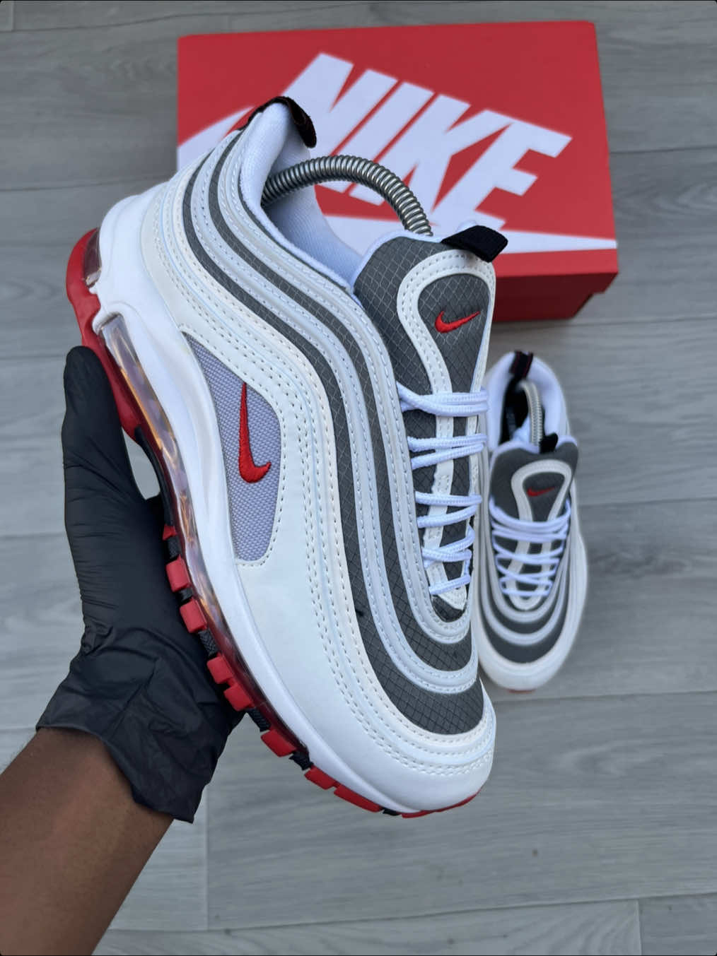 @SNEAKER 🥷