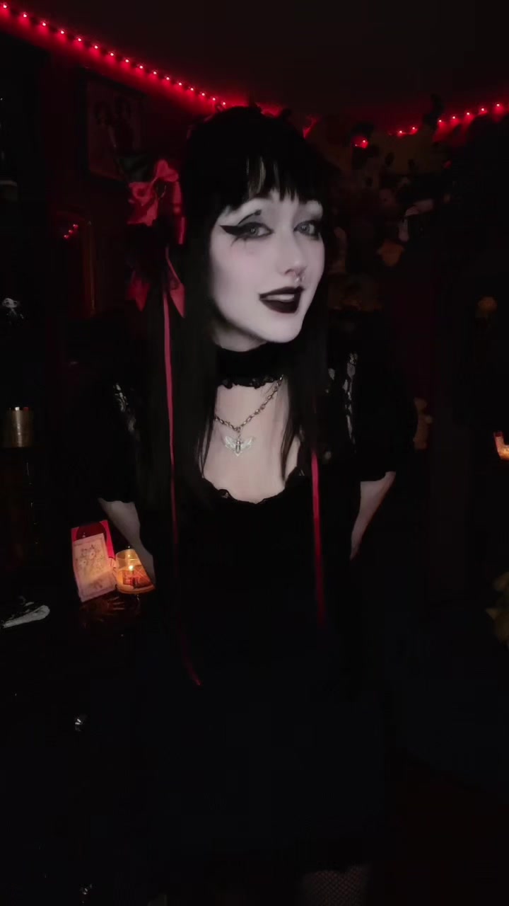 @🦇 𝕳𝖔𝖓𝖊𝖞 𝕭𝖆𝖙 🦇
