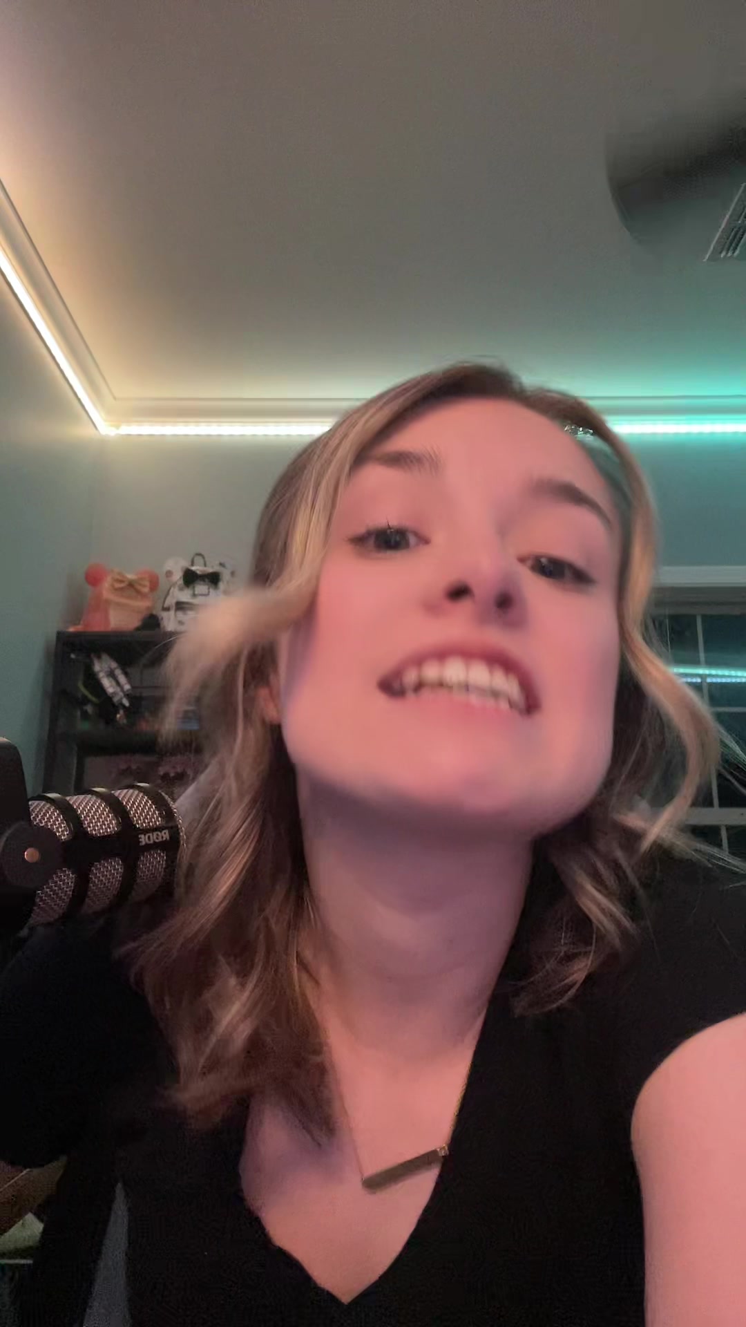 @QueenAnnaRvng