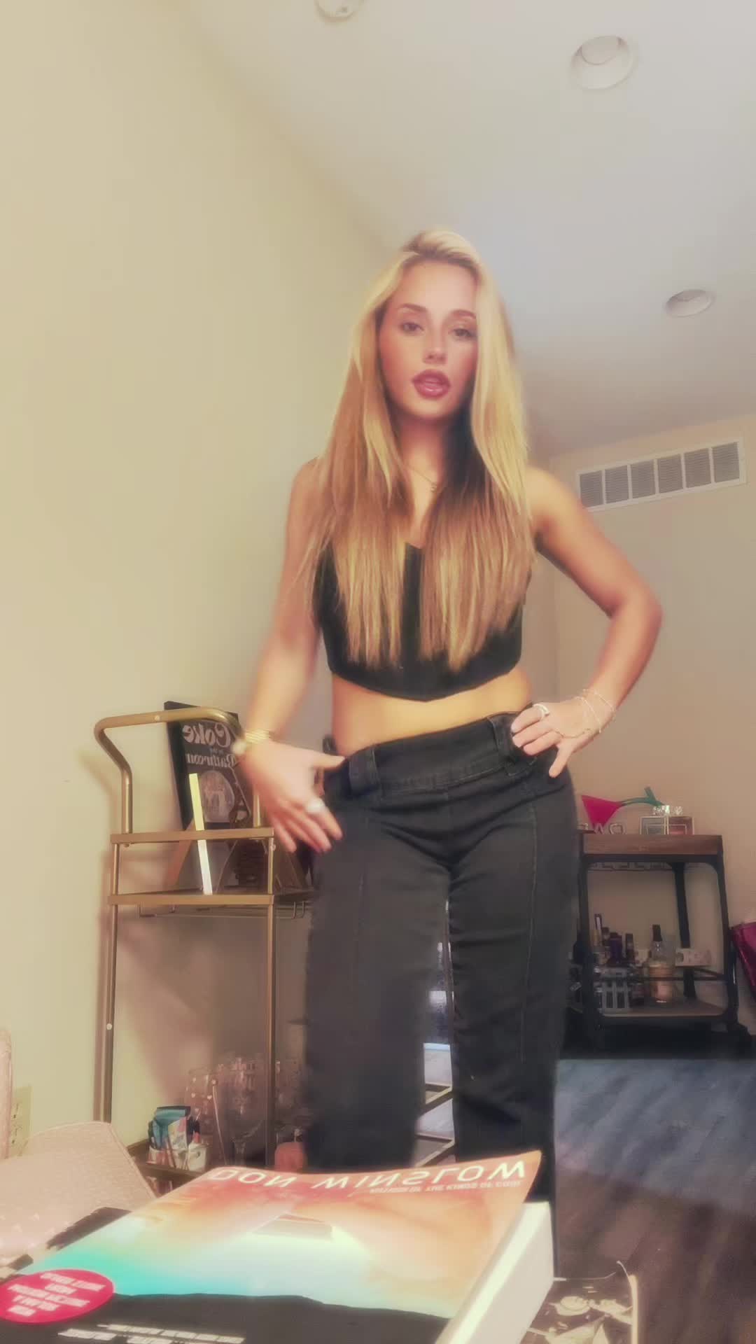 @≽^ ˕ • ྀི≼