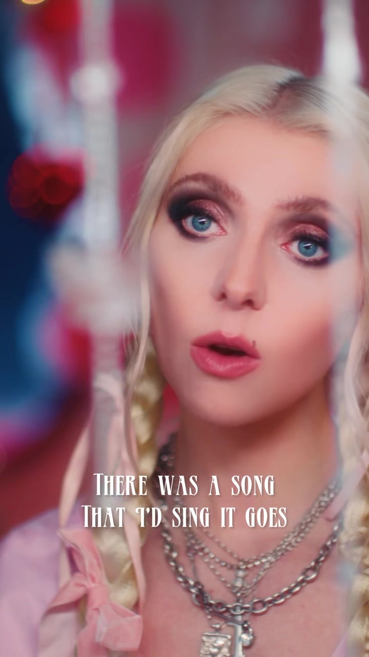 @Taylor Momsen