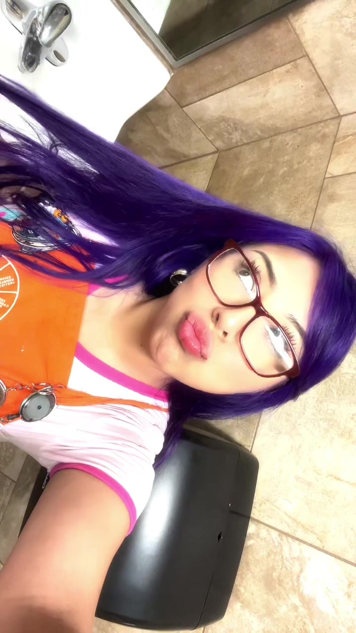 @trinketney