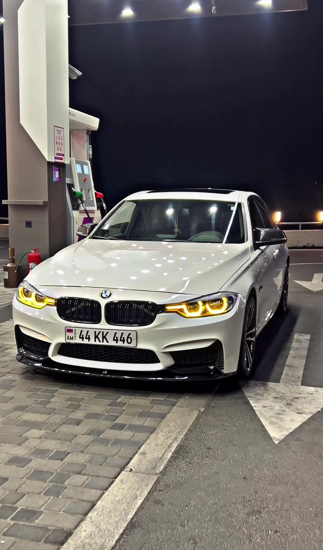 @F30_white