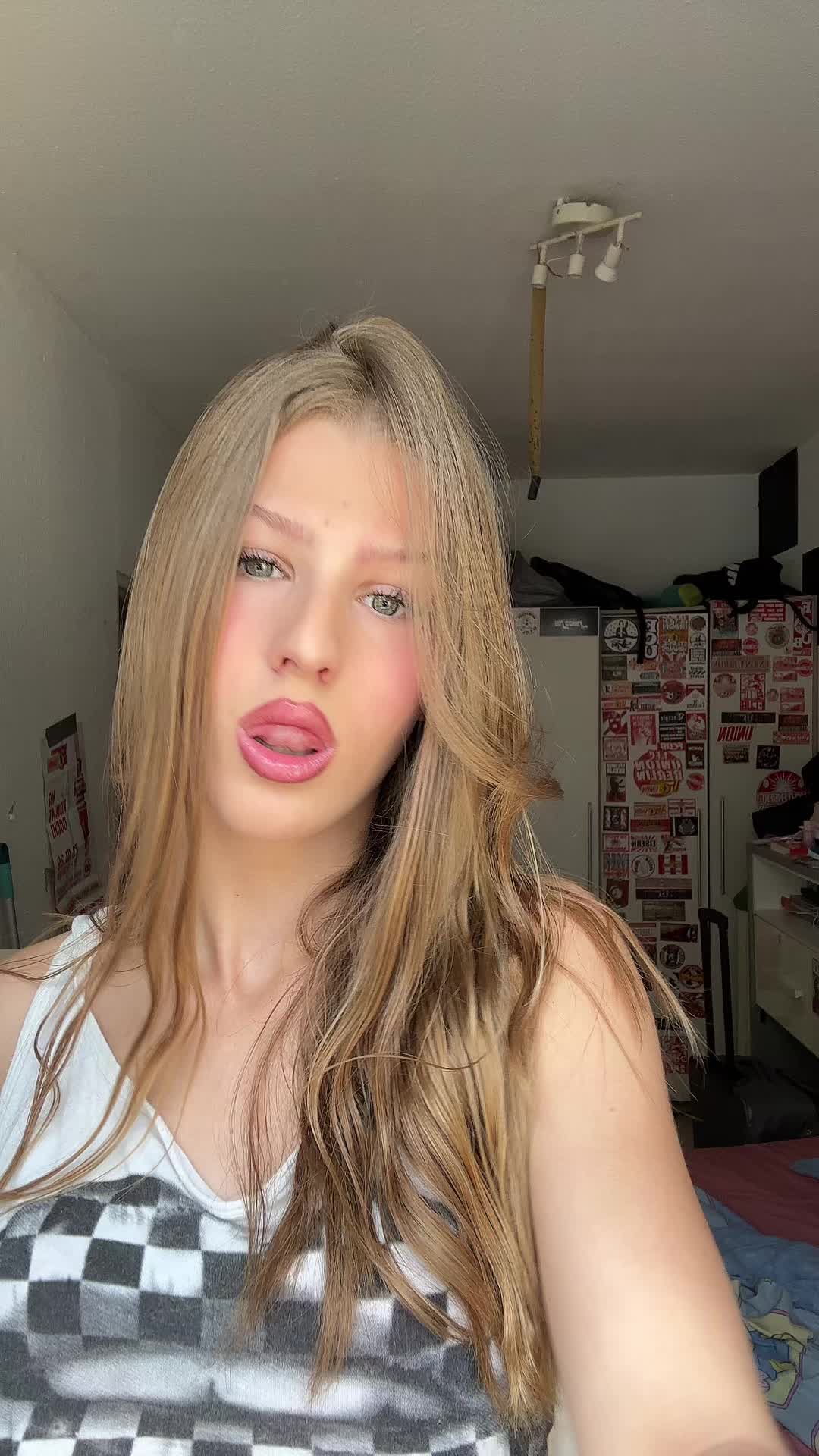 @️