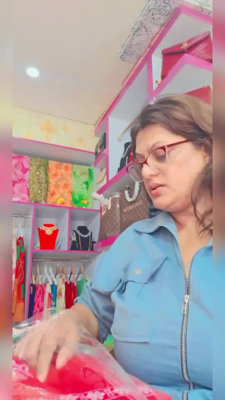 @मीना ढकाल