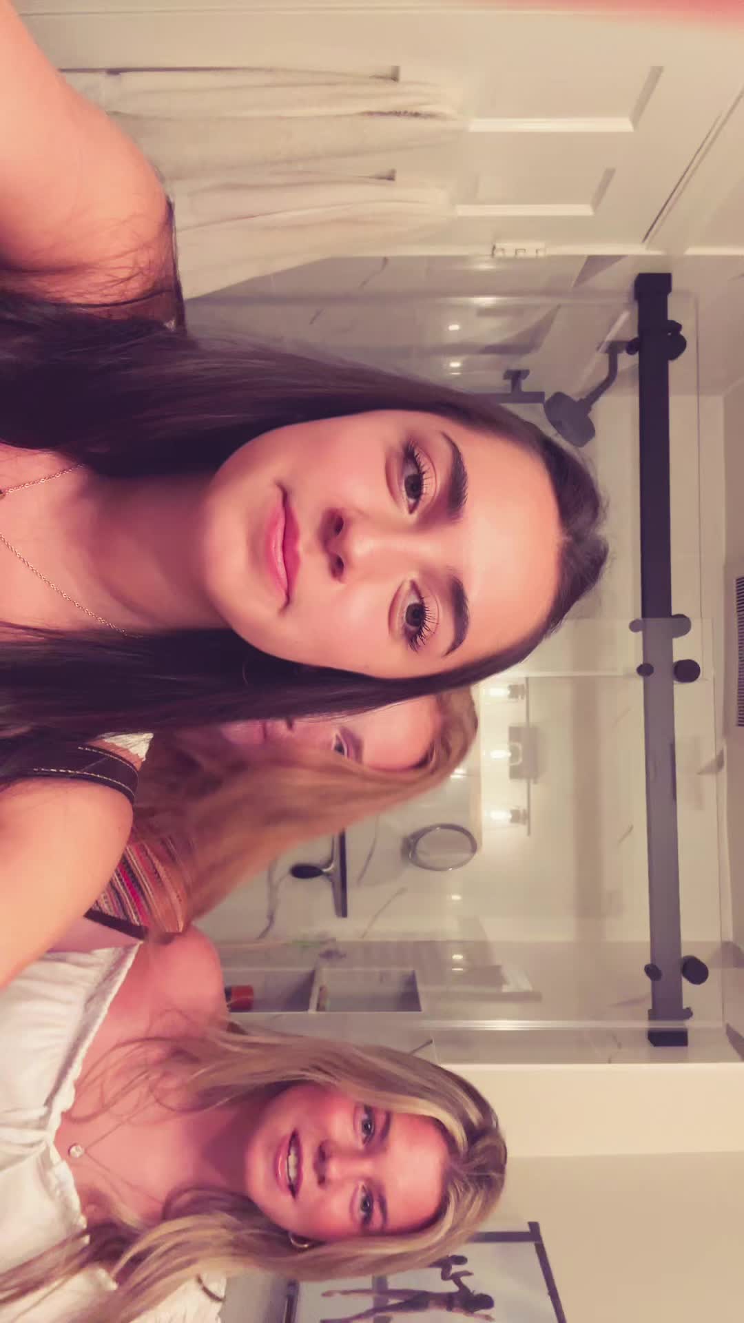 @laura