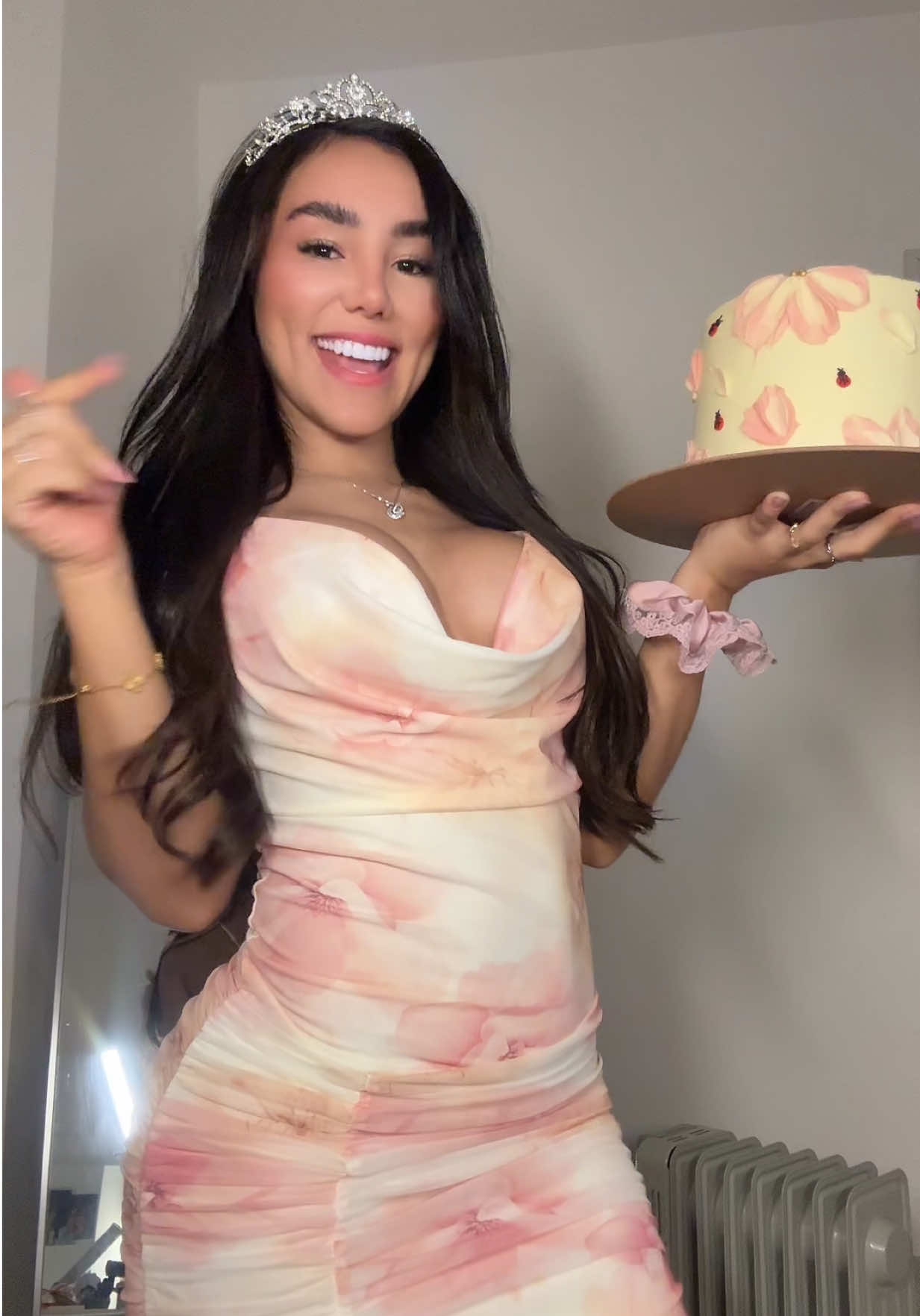 @🐞𝑳𝑨𝑫𝒀𝑩𝑼𝑮