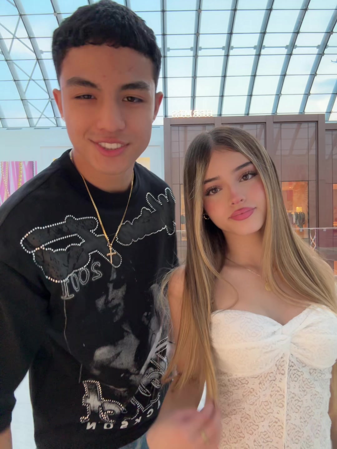 @𝐇𝐮𝐠𝐨 🦦